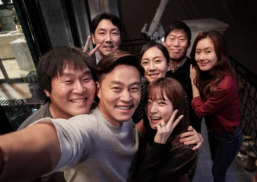 김하람 작가 현장 스틸 — 완벽한 타인